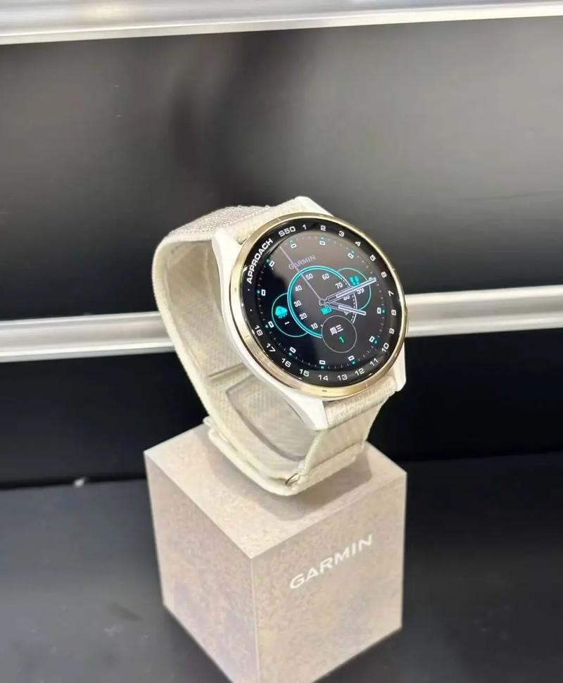 29克超轻佩戴体验 Approach S50高尔夫智能手表评测